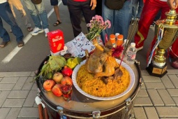 CĐV Việt Nam mang gà cúng sang Saudi Arabia, cầu U23 Việt Nam thắng Trung Quốc