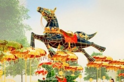 Đường hoa Nguyễn Huệ Tết Bính Ngọ lần đầu tiên có 2 phiên bản cho ngày và đêm