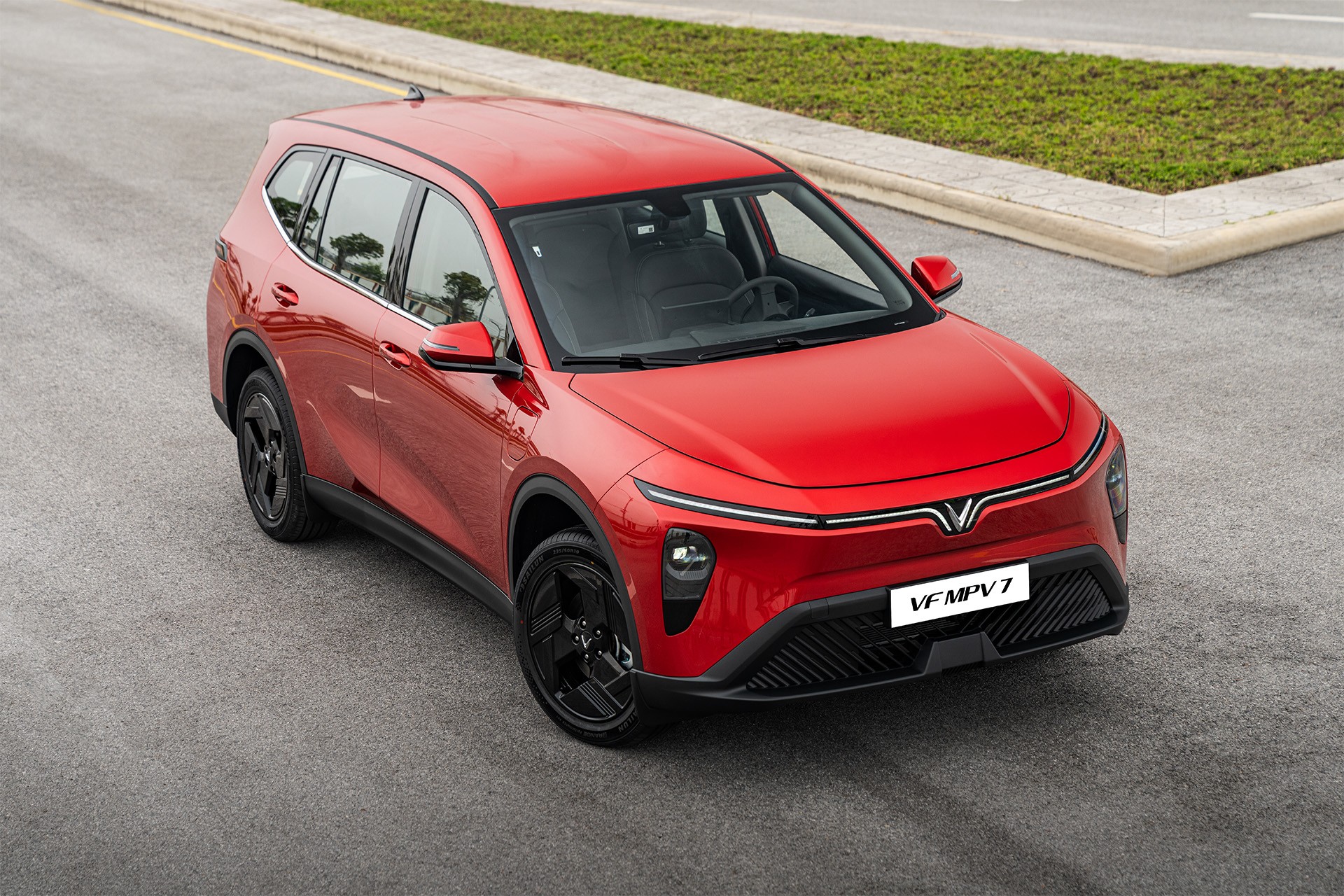 VF MPV 7 l&agrave; phi&ecirc;n bản cao cấp của Limo Green.