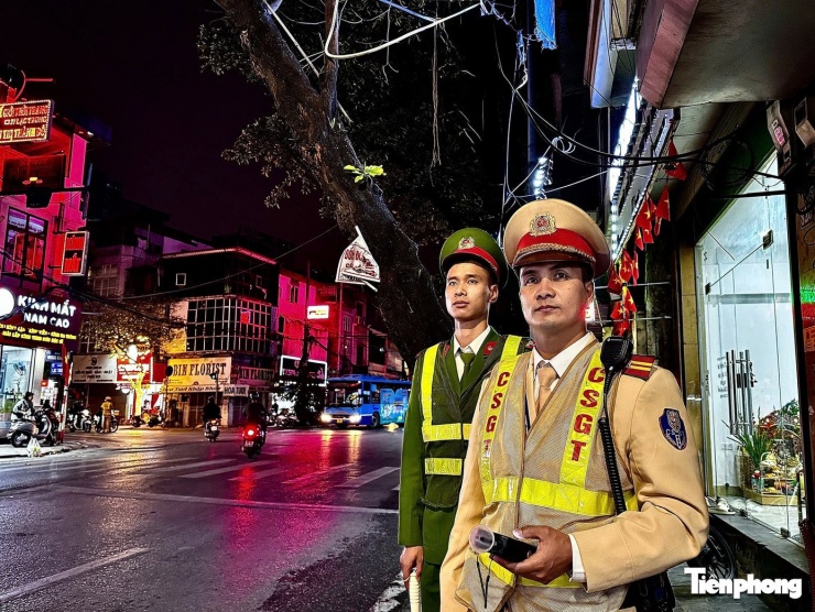 Các tổ tuần tra, kiểm soát xử lý vi phạm nồng độ cồn giữ gìn trật tự, an toàn giao thông.