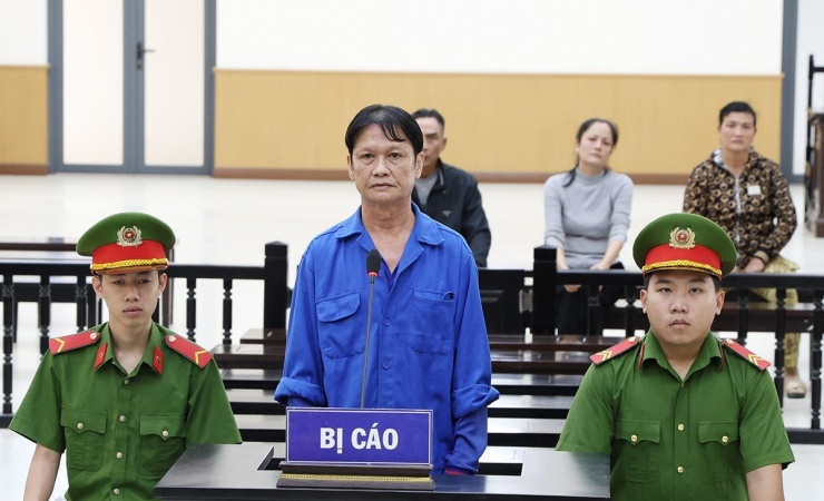 Bị cáo Phạm Văn Phụng tại phiên tòa. Ảnh: A. Tầm.