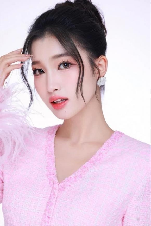 Phương Nhi tôn nhan sắc với váy áo hồng - 1