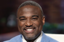 Triệu phú bước ra từ khu ổ chuột