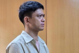 Bị nhắc nhở, gã công nhân máu lạnh tạt axit 4 quản lý, cấp trên để trả thù