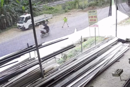 VIDEO: Xe máy chở ba người lao thẳng vào CSGT, một thượng úy bị thương nặng