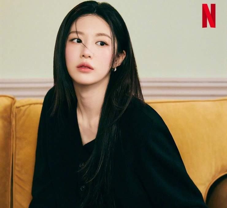 Tình yêu trong phim Can this love be translated? nhẹ nhàng sâu lắng, là những rung động xao xuyến khẽ chạm cần khán giả phải tập trung theo dõi. Mỗi sự thay đổi tâm trạng của nhân vật đều được hai diễn viên Go Youn Jung và Kim Seon Ho thể hiện tinh tế khiến khán giả bị cuốn theo cảm xúc của họ. Cũng nhờ vậy, Go Youn Jung vốn từng bị chê vì diễn đơ lại được đánh giá có tiến bộ trong cách xử lý cảm xúc nhân vật.