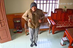 Xúc động clip bố nhảy cẫng lên khi con gái lấy chồng  ' xa '  báo sẽ về nhà ăn cơm