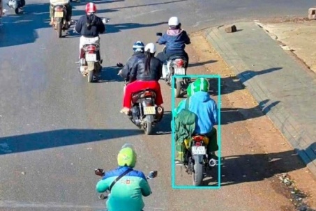 Vụ cướp ngân hàng táo tợn ở Gia Lai: Công an rà soát đơn hàng 'áo khoác và mũ bảo hiểm in chữ Grab'