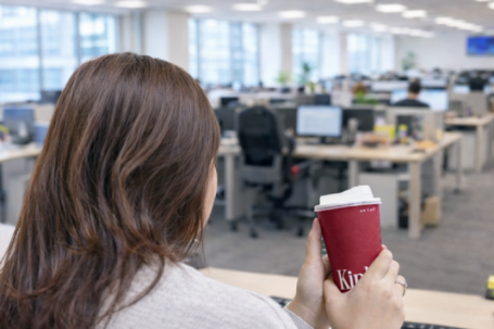 Quen lối sống hưởng thụ, tôi chần chừ sinh con