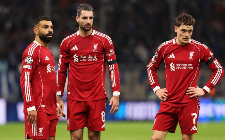 Szoboszlai thực hiện thành công quả đá phạt