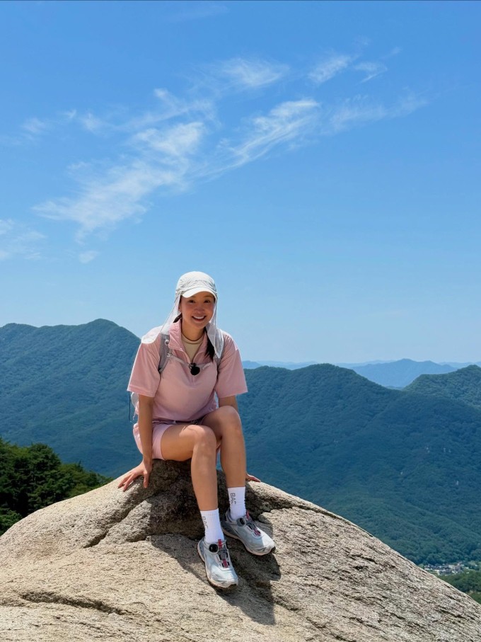 Người Hàn chuộng các bộ môn thể thao ngoài trời như đánh golf, trekking hoặc đơn giản là dạo bộ trong công viên, giúp ích nhiều cho sức khỏe lẫn sắc vóc.