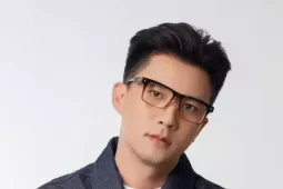  Tổng tài mỏ hỗn  phim VTV cùng lúc đóng hai phim nhưng kết quả cực khác biệt