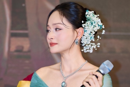 Diễn viên Lan Phương khóc nghẹn