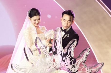 Tiệc cưới ngập sắc hồng của Phương Nhi và chồng thiếu gia