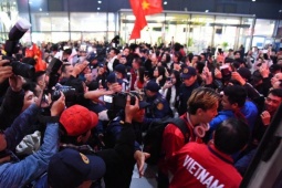 U23 Việt Nam về nước trong vòng tay chào đón của người hâm mộ