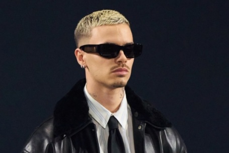 Romeo Beckham catwalk ở Paris giữa sóng gió gia đình