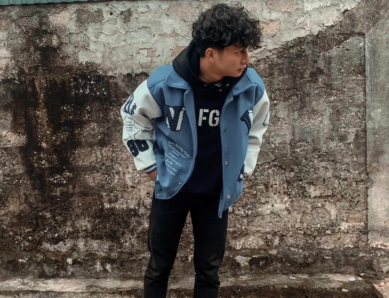 Trên mạng xã hội, người hâm mộ dành nhiều lời khen cho Cao Văn Bình khi anh chơi chắc chắn, phản xạ nhanh. Không ít ý kiến cho rằng màn trình diễn trước U23 Hàn Quốc là lời khẳng định mạnh mẽ cho tài năng của thủ môn sinh năm 2005.