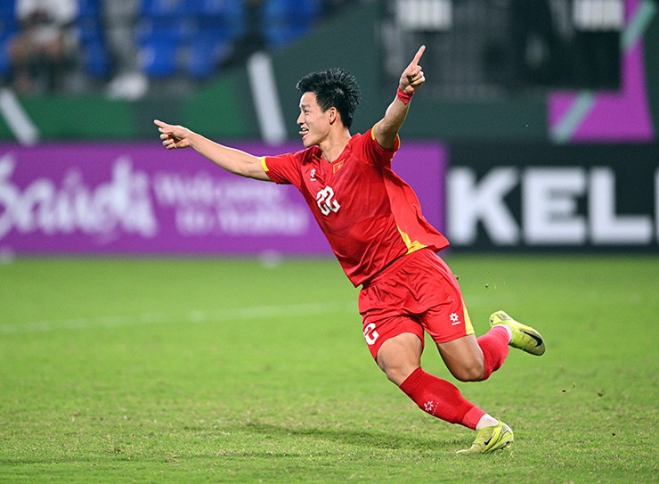 Thanh Nhàn thực hiện cú sút luân lưu 11m quyết định giúp U23 Việt Nam hạ U23 Hàn Quốc.