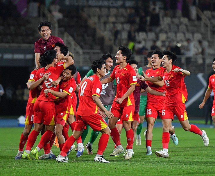 U23 Việt Nam ăn mừng chiến thắng lịch sử trước U23 Hàn Quốc, giành hạng ba U23 châu Á 2026.