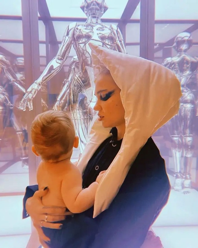 Grimes with her firstborn son - X. Photo: Instagram