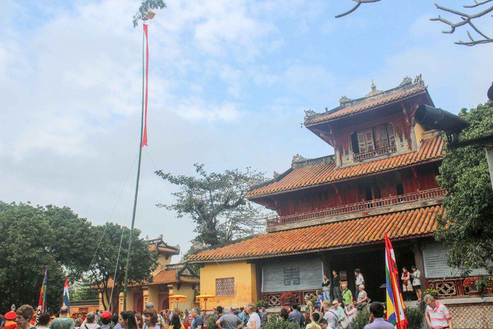 Dịp Tết Nguyên đán, trong Đại nội Huế thường tổ chức lễ dựng nêu và thu hút rất đông du khách.