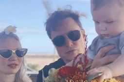 Nữ ca sĩ Grimes tiết lộ chi tiết kỳ lạ về con chung với Elon Musk