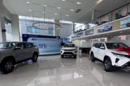 Cuối năm, nhiều hãng ô tô rơi vào cảnh không có xe để bán