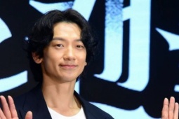 Ca sĩ Bi Rain xin lỗi người hâm mộ khiếm thính