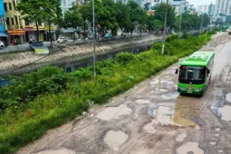 Hiện trạng sửa chữa tuyến đường nhiều 'ổ gà', 'ô trâu' nhất nội thành Hà Nội