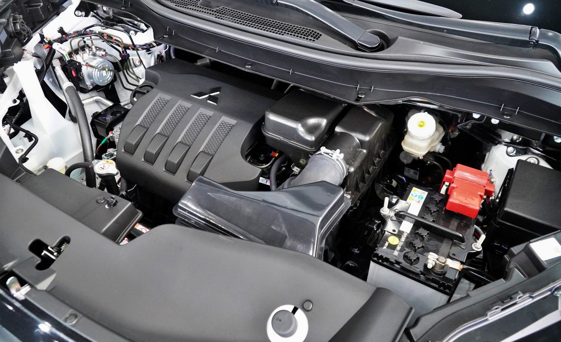 Mitsubishi Xpander Cross được tranh bị khối động cơ xăng, dung tích 1.5L MIVEC.