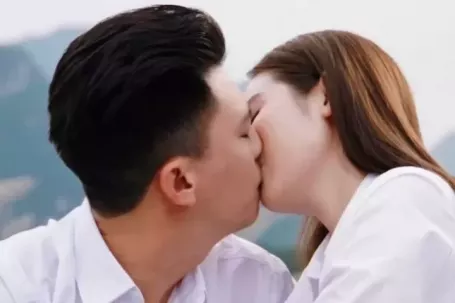 Phía sau cảnh hôn của Huyền Lizzie và Hà Việt Dũng