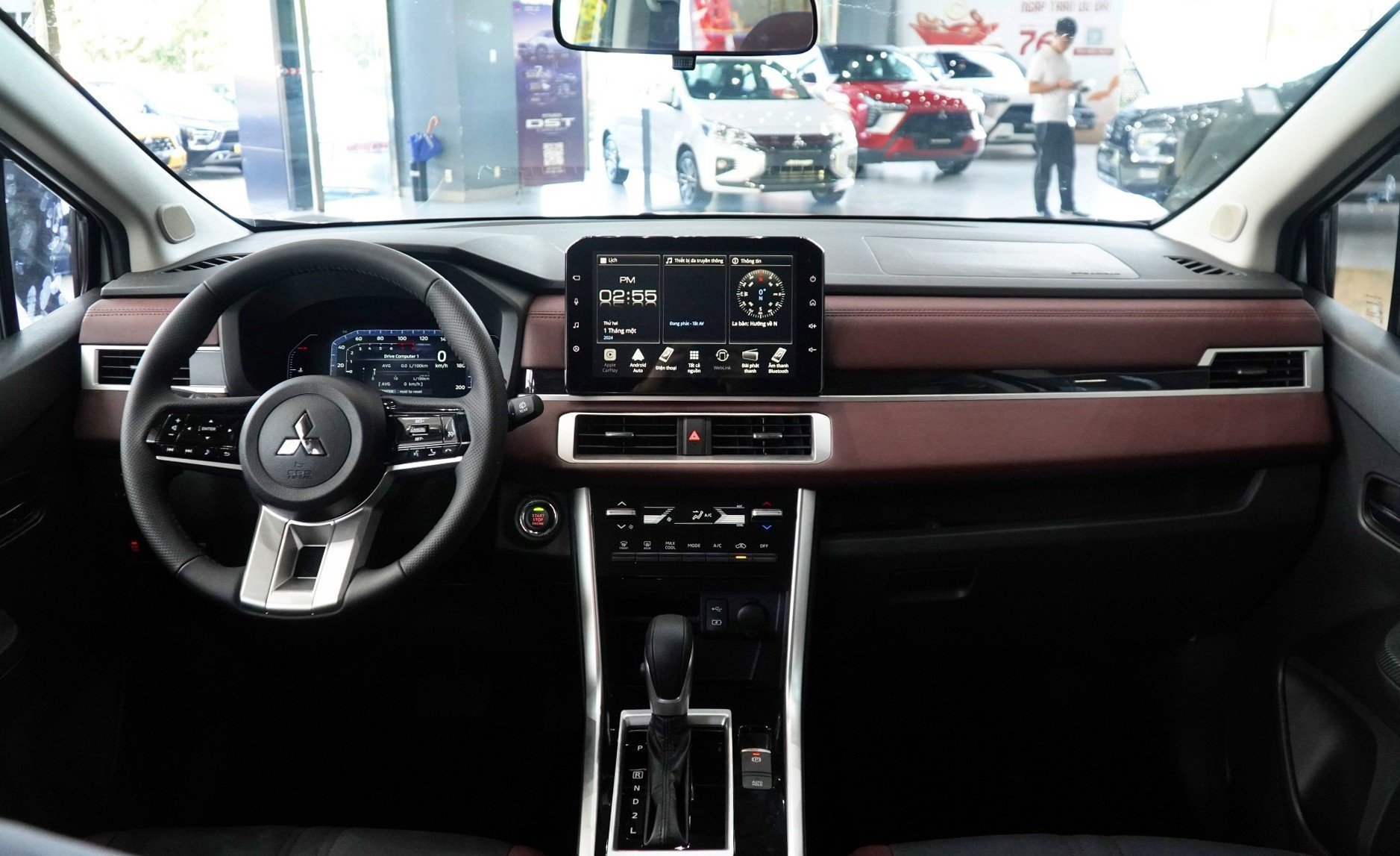 Vô lăng xe cũng được nâng cấp thiết kế của Xforce.