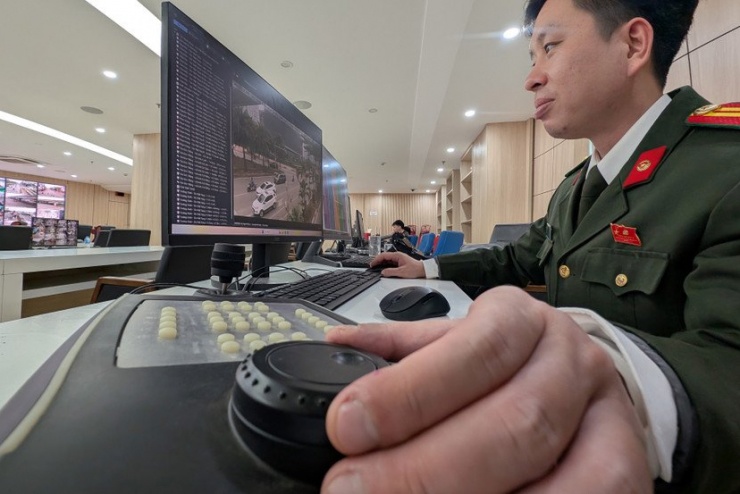 Cận cảnh quy trình phạt nguội vi phạm trật tự đô thị của Công an Hà Nội: Mắt thần soi từng mét vuông, đã vi phạm là bị xử lý - 3