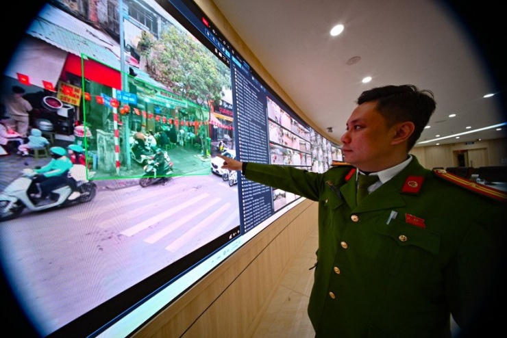 Cận cảnh quy trình phạt nguội vi phạm trật tự đô thị của Công an Hà Nội: Mắt thần soi từng mét vuông, đã vi phạm là bị xử lý - 6