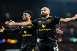 Nóng bảng xếp hạng Ngoại hạng Anh: MU đả bại Arsenal, chen chân vào Top 4