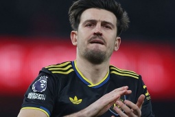 Vì sao MU thoát phạt đền, dù Maguire để bóng chạm tay trong vòng cấm?