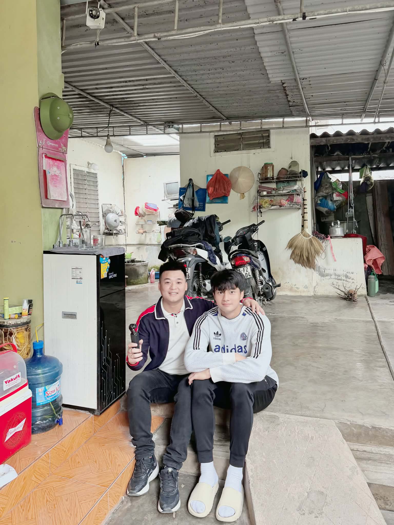 Thủ môn U23 VN Văn Bình được cả làng chào đón, mẹ bán hàng chợ quê đông nghịt khách vây quanh - 12