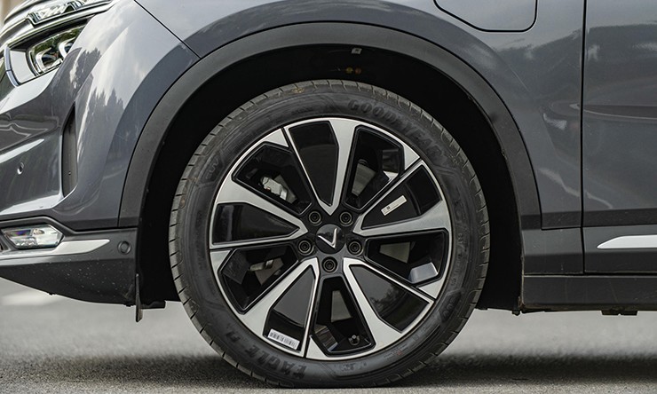 Giá xe VinFast VF 8 tháng 1/2026, giảm tới 120 triệu đồng - 7