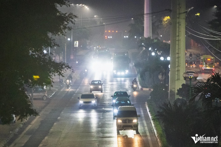 Loại đèn LED siêu sáng được lắp đặt trước đầu xe, gây hiện tượng “mù tạm thời” cho tài xế đi chiều ngược lại.