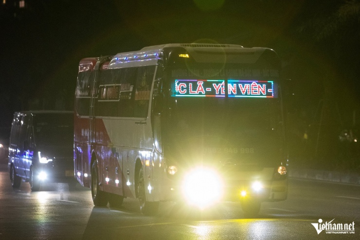 Ô tô lắp đèn siêu sáng gây cảnh 'mù tạm thời' cực nguy hiểm trên đường ở Hà Nội - 8