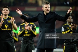 Lạ lùng MU: Carrick cầm quân, thắng lớn và bỗng dưng... " bị "  đua ngôi vô địch