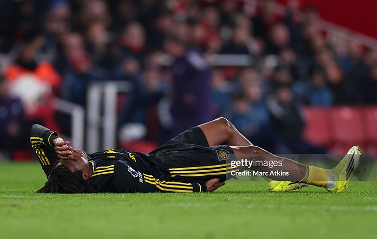 Patrick Dorgu rời sân Emirates với dấu hiệu chấn thương gân kheo sau pha bứt tốc trong hiệp hai trận thắng Arsenal