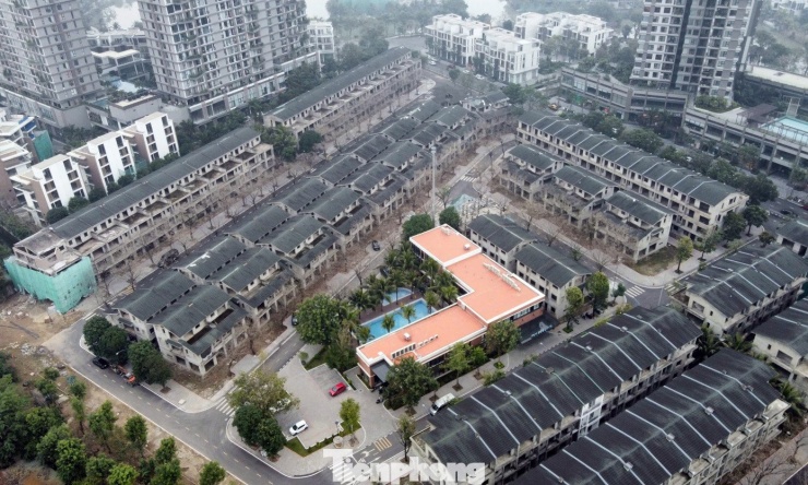 Cảnh bỏ hoang tại dự án biệt thự, liền kề từng ‘xây chui, bán sai’