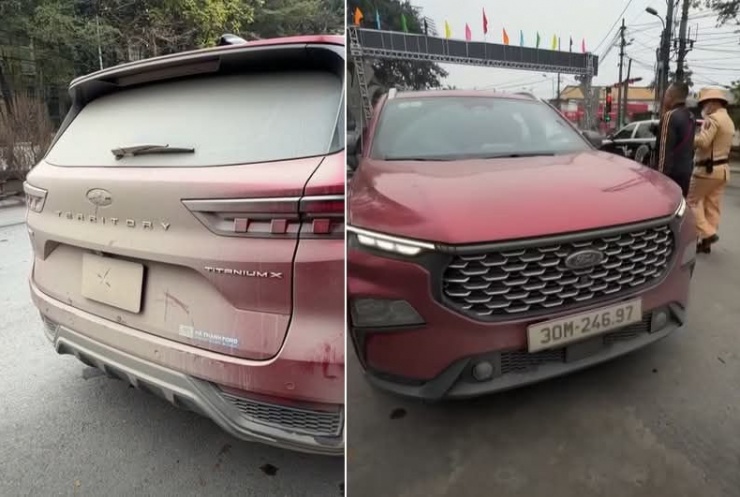 Chiếc xe Ford Territory bị bụi bẩn che toàn bộ biển số phía sau. Ảnh cắt từ clip