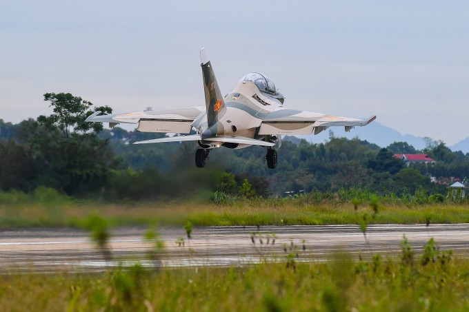Yak-130 khi tập luyện tại sân bay Kép ở Bắc Giang cũ, nay là Bắc Ninh, năm 2023. Ảnh: Giang Huy