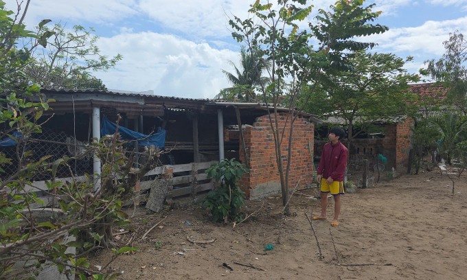 Khu vực nơi Khang (áo đỏ) phát hiện phi công gặp nạn. Ảnh: Minh Bằng