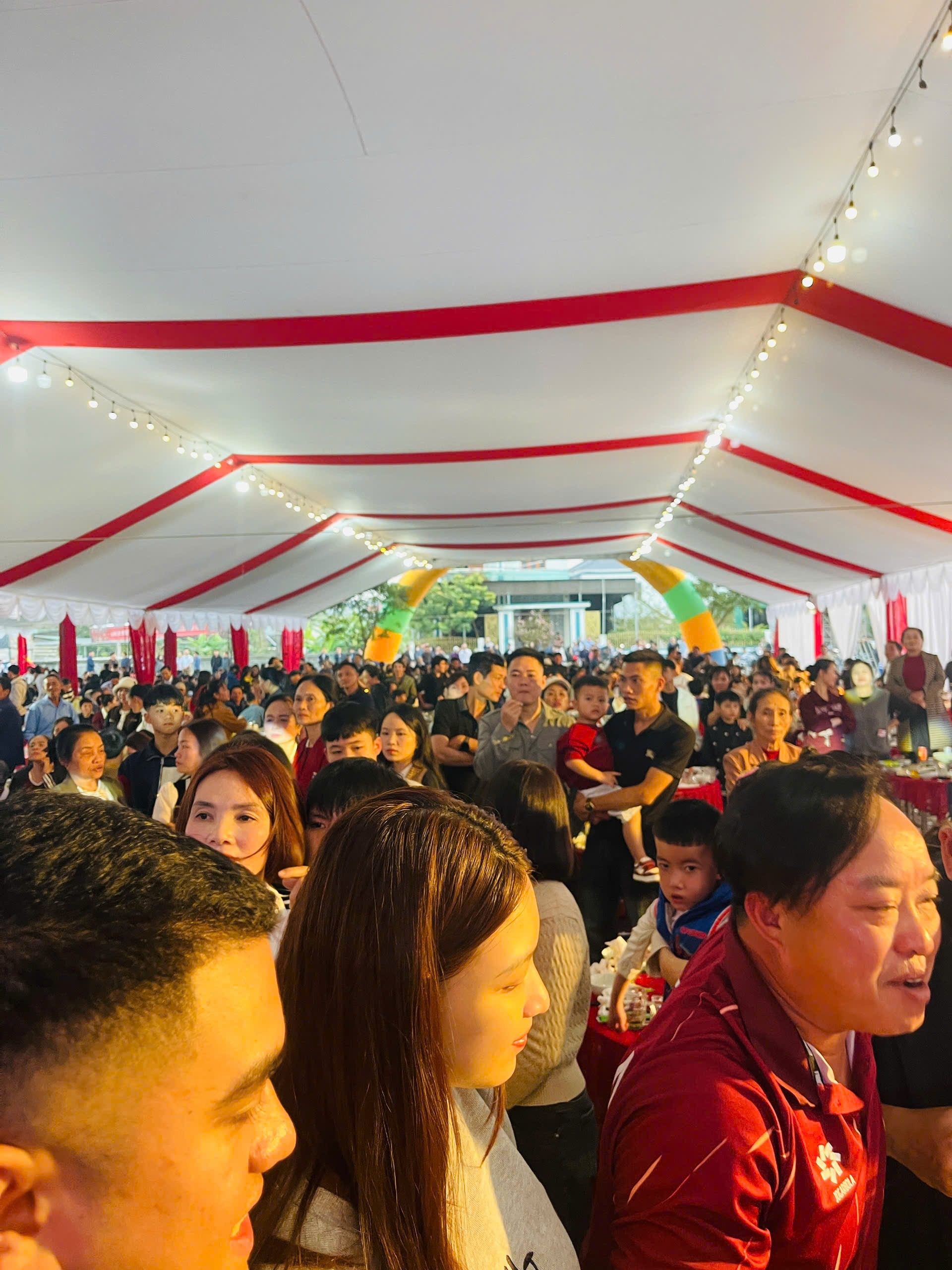 Hơn 2.000 người tới nhà Đình Bắc ăn cỗ, thực đơn 180 mâm có những gì? - 13