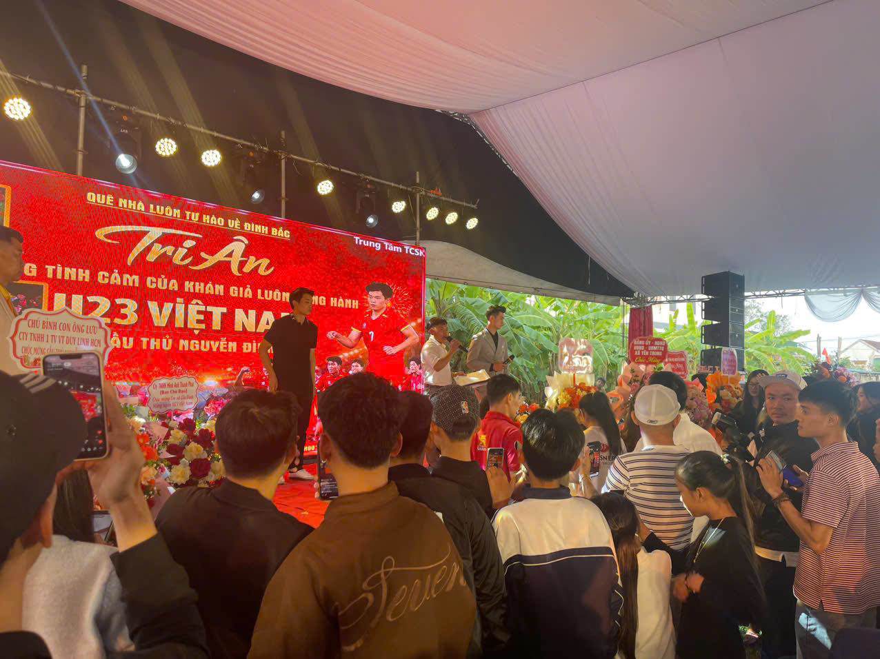 Gia đình Đình Bắc tổ chức tiệc tri ân, cảm ơn mọi người đã ủng hộ cho Đình Bắc và U23 Việt Nam