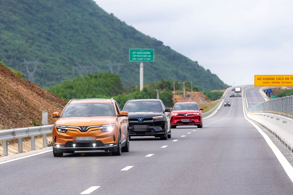 Đầu năm rinh VinFast VF 8 nhận ưu đãi 10%, trúng thêm xe máy - 1
