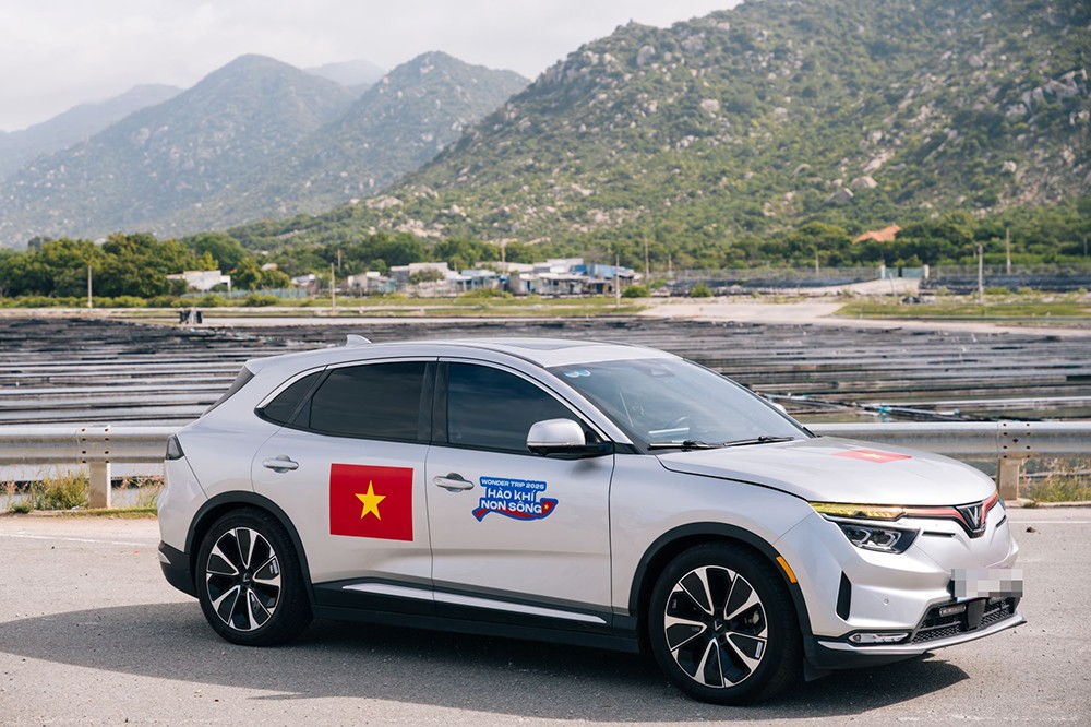 Đầu năm rinh VinFast VF 8 nhận ưu đãi 10%, trúng thêm xe máy - 2